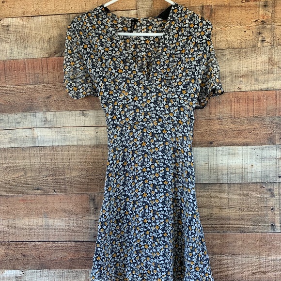 Topshop Floral Mini Dress (fits like a size 4) - Picture 7 of 8